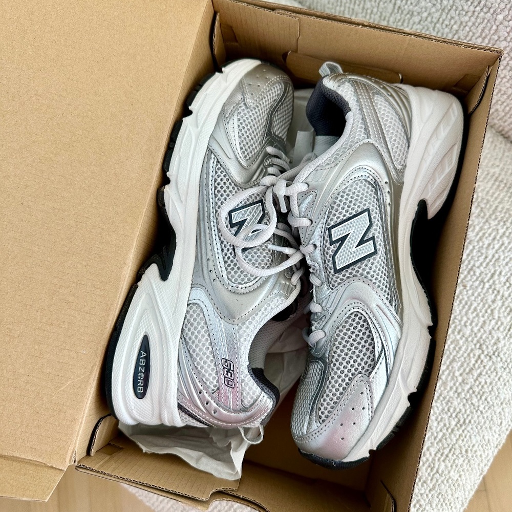 New Balance 530 Sneakers / SILVER / Women's Size 8.5 / Men's 7